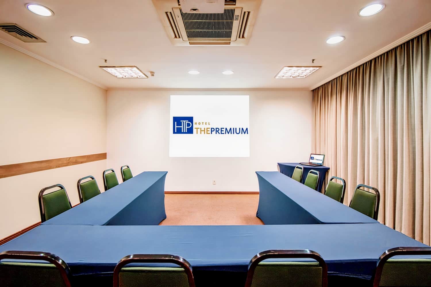 Hotel the Premium