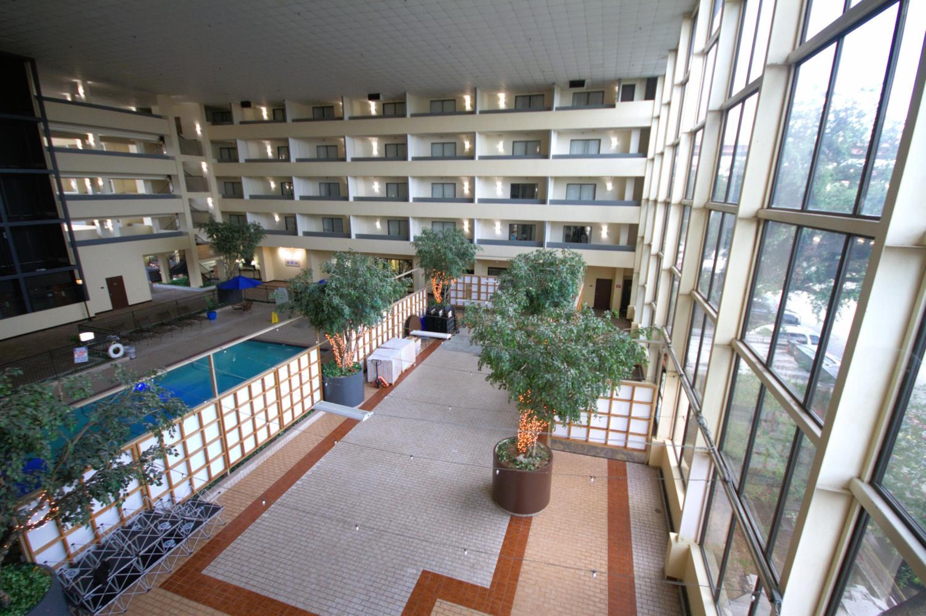 Atrium Hotel & Suites DFW Airport