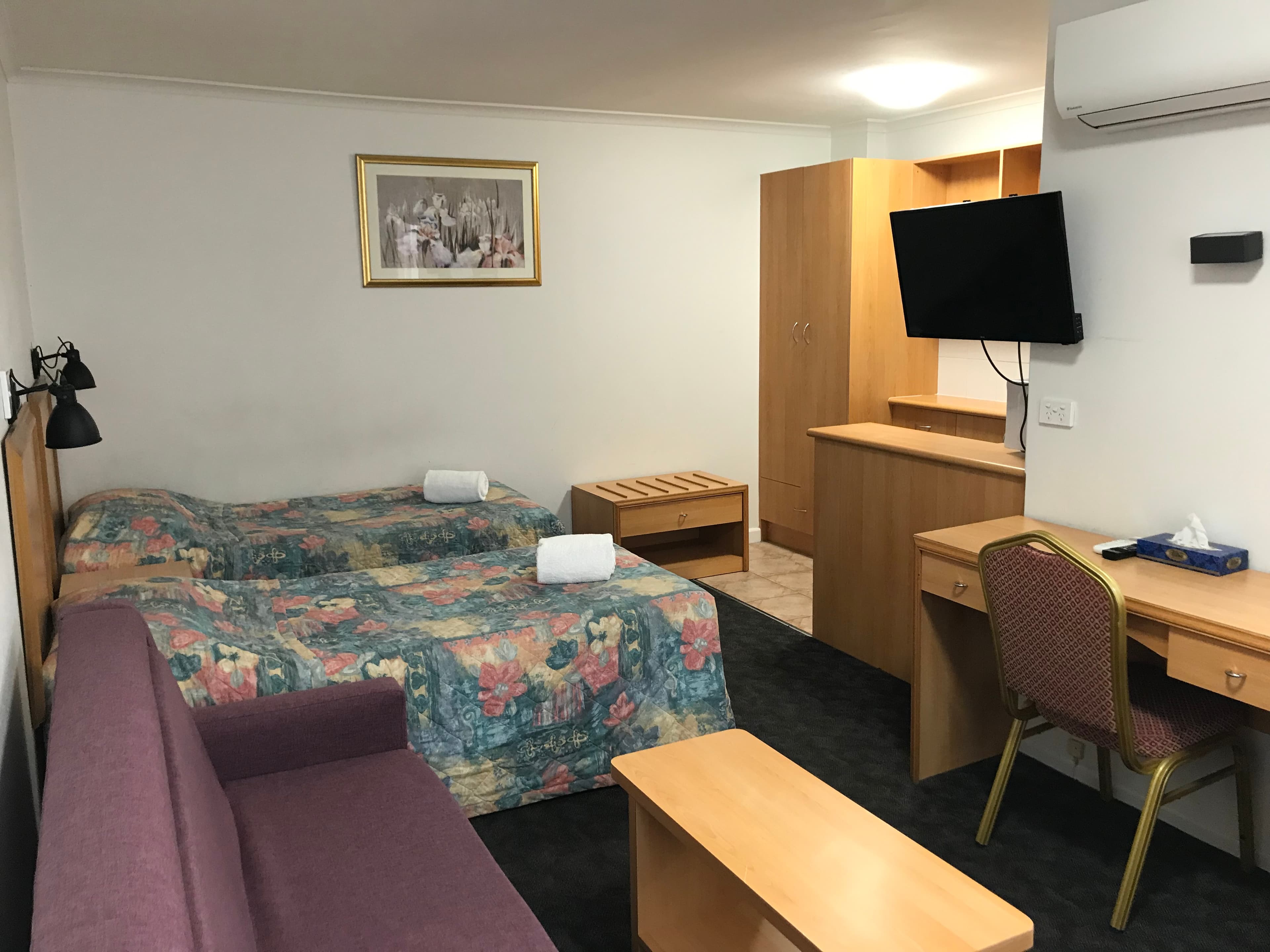 Edgecliff Lodge Motel