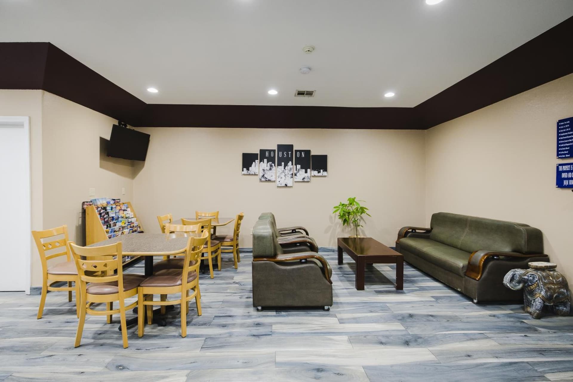Sapphire Inn & Suites