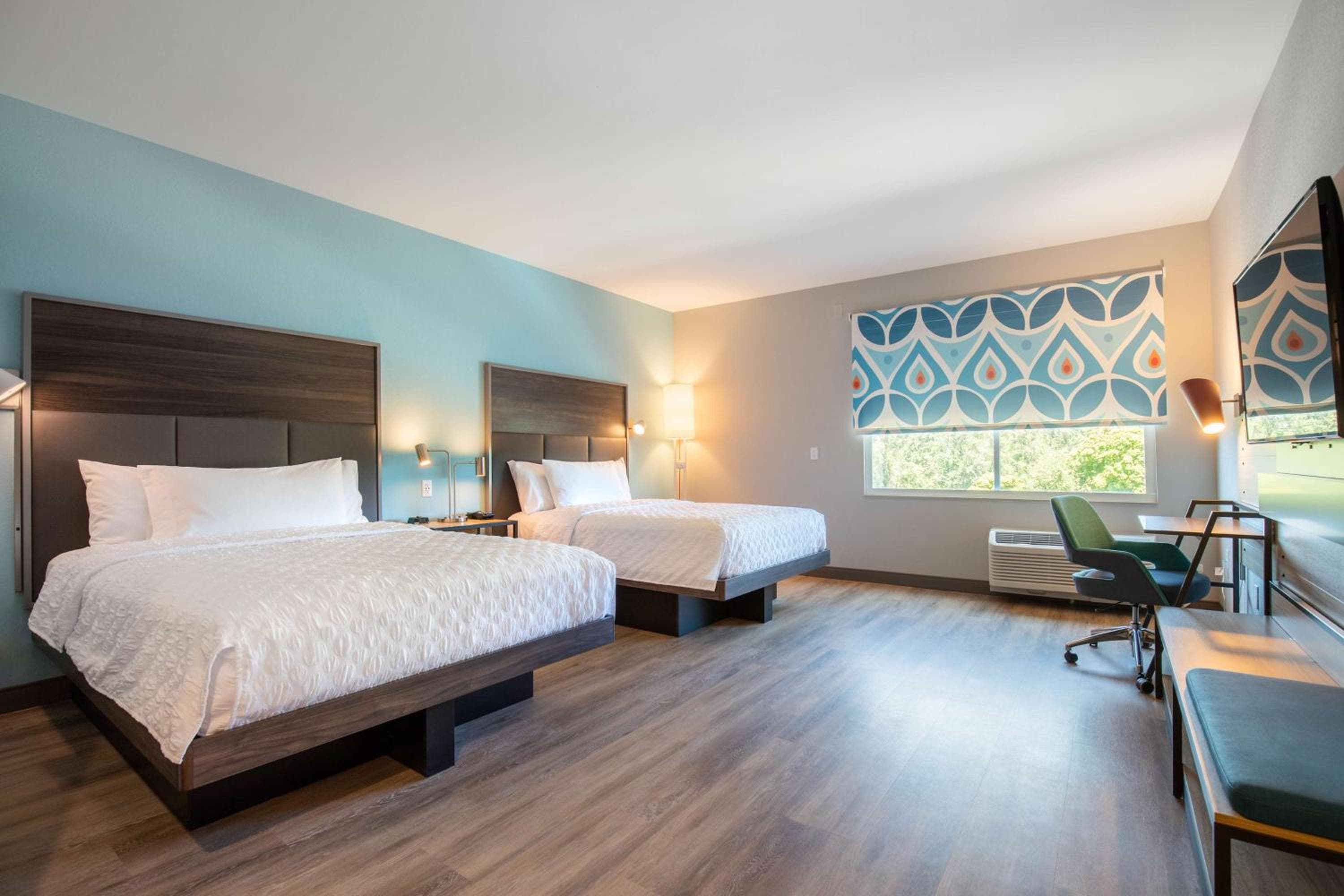 Tru by Hilton Eugene