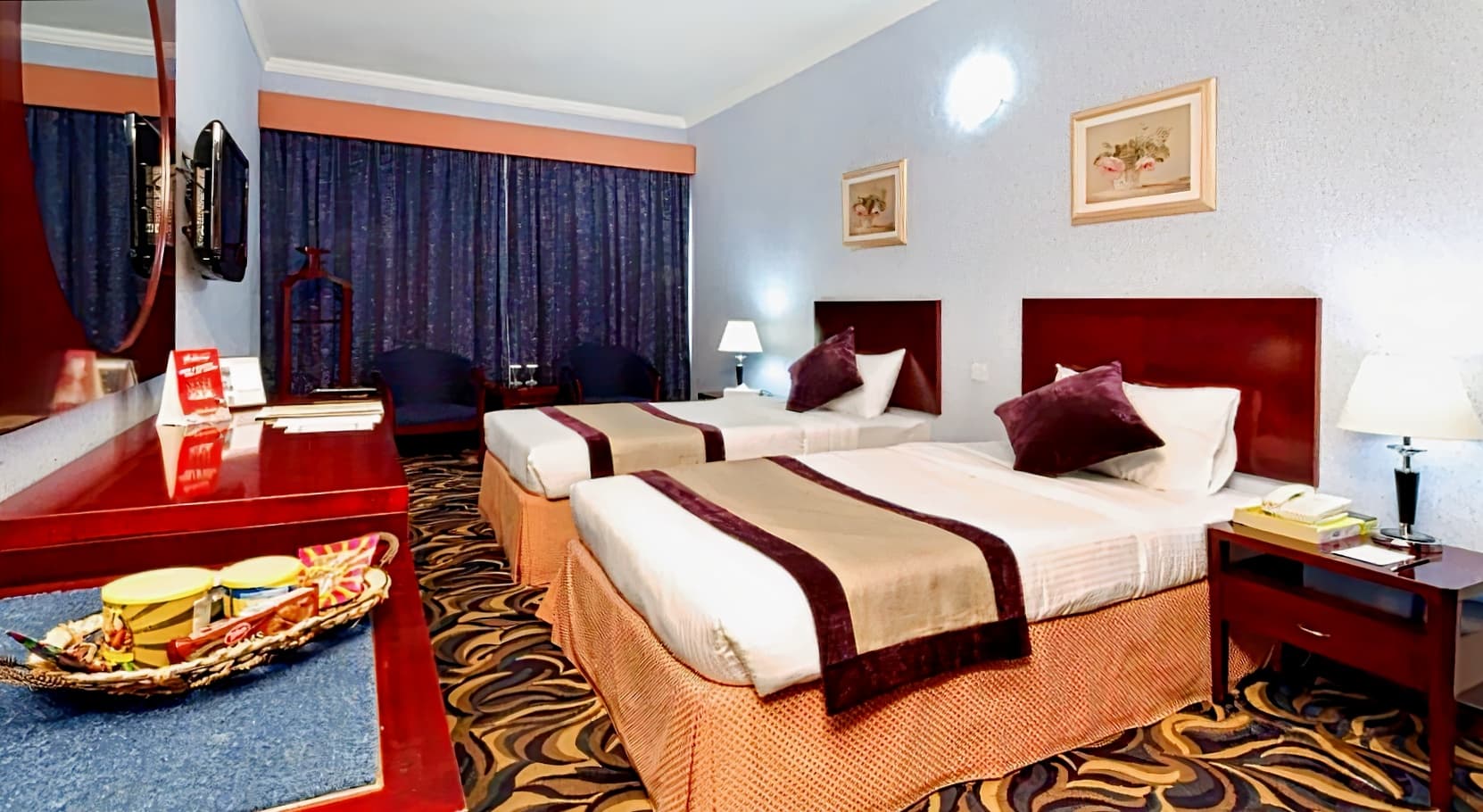 Versailles by Vieras