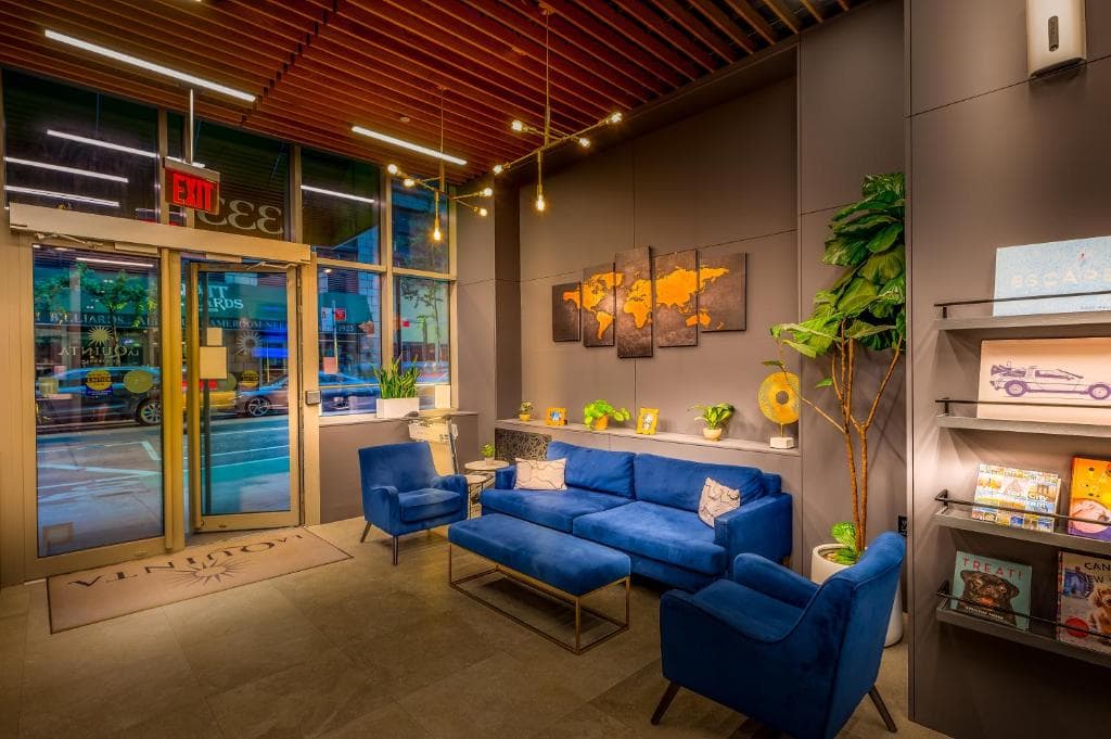 La Quinta Inn & Suites by Wyndham Times Square South