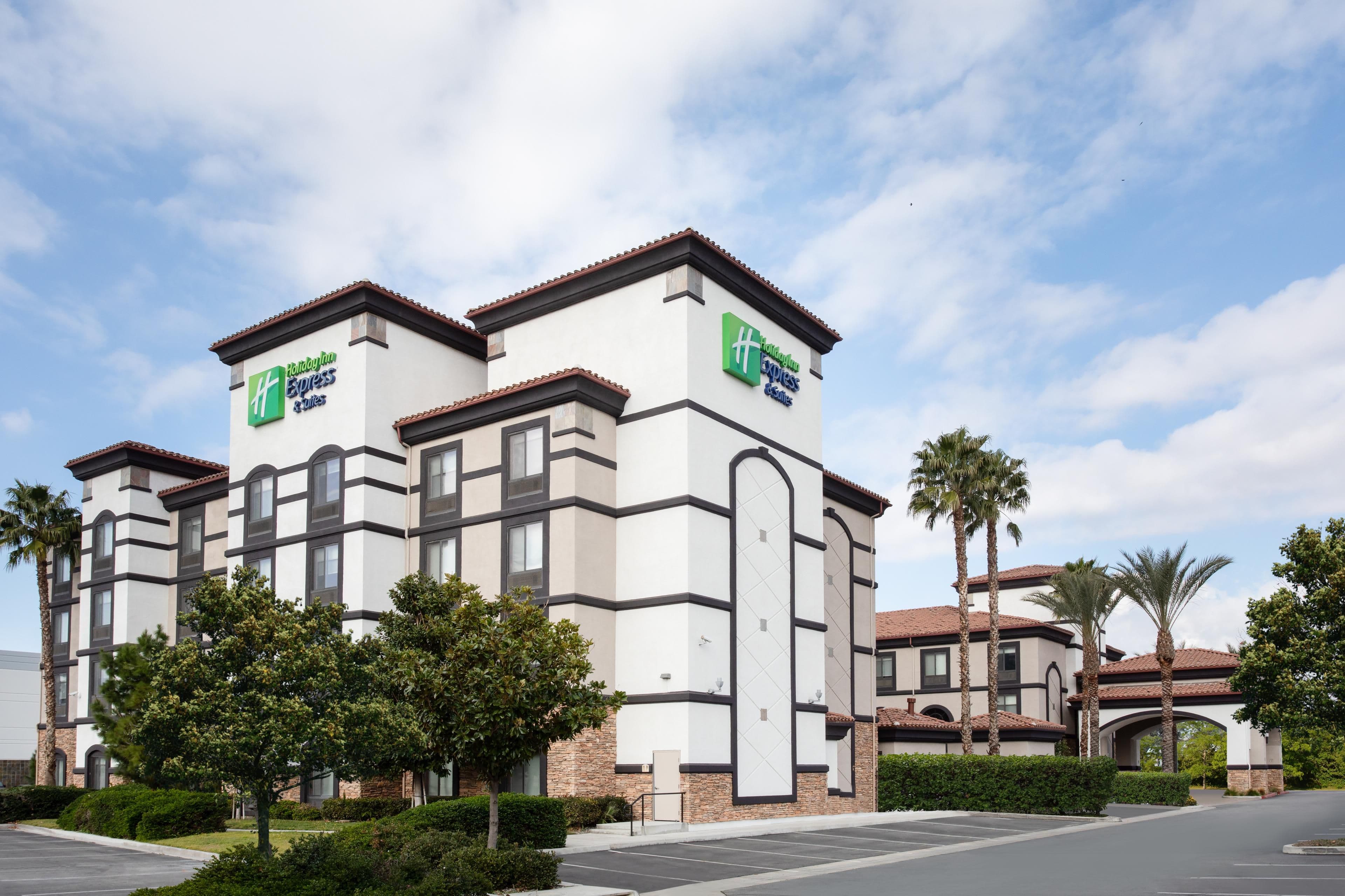 Holiday Inn Express & Suites Ontario Airport, an IHG Hotel