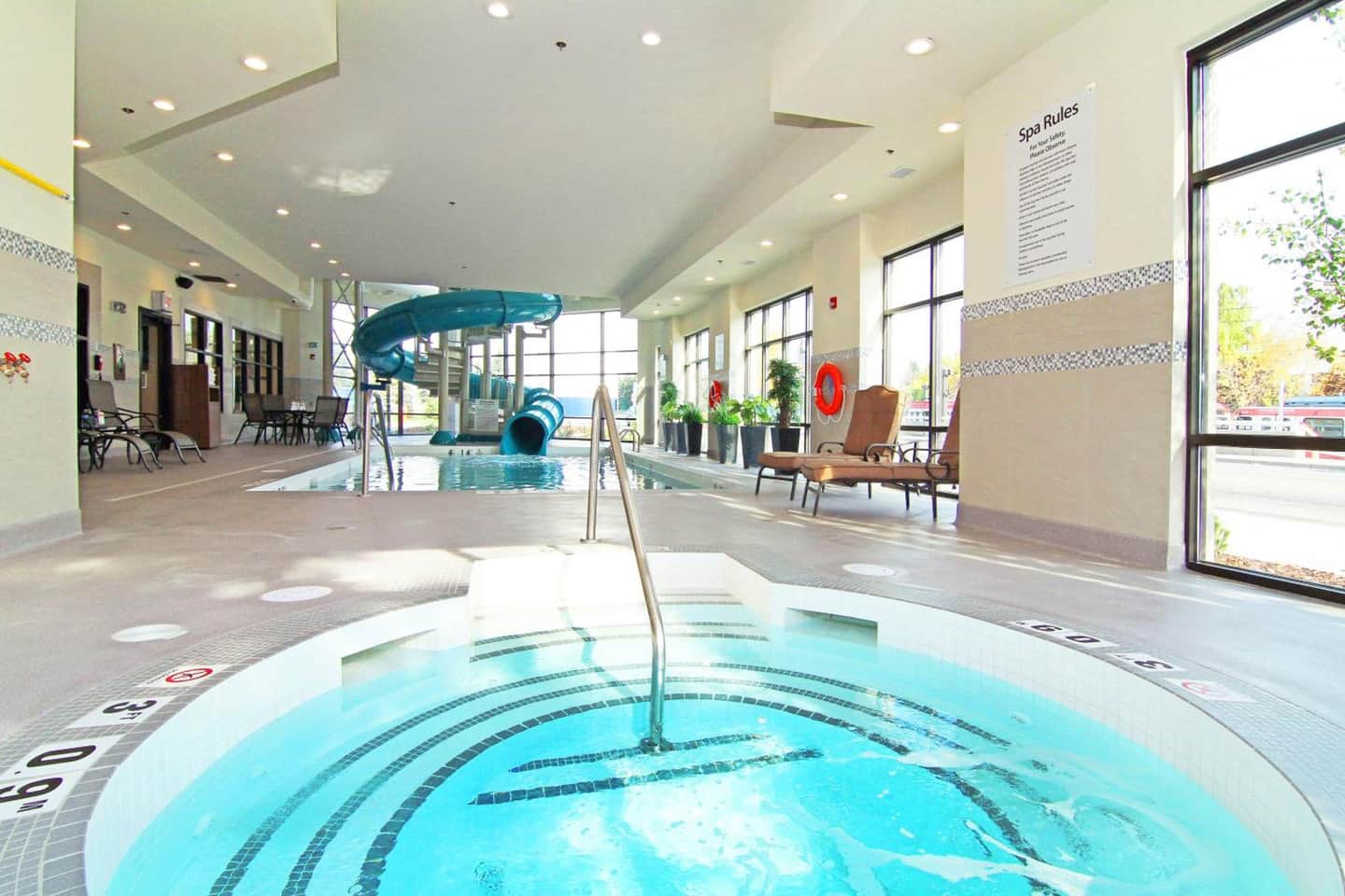 Holiday Inn Express & Suites Calgary University
