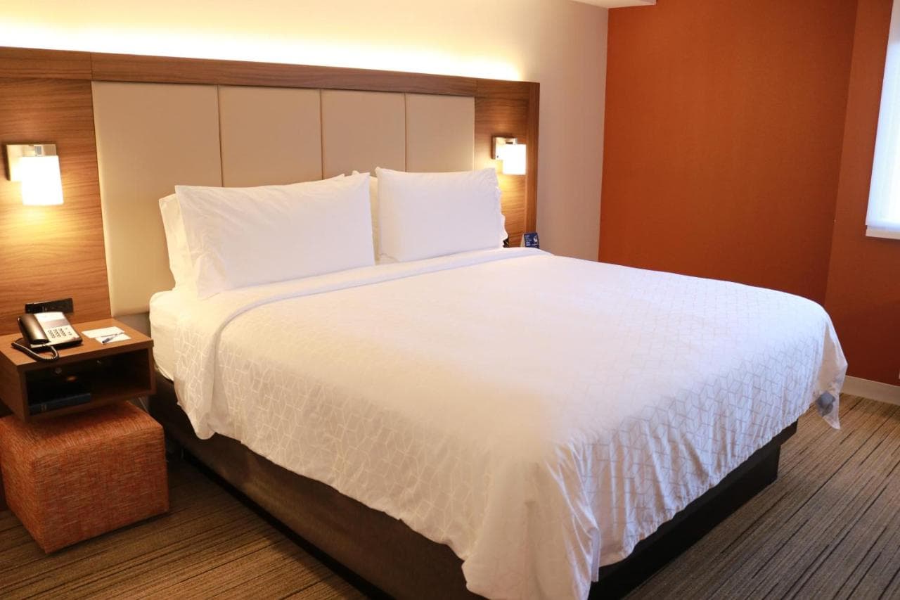 Holiday Inn Express & Suites Seattle-Sea-Tac Airport