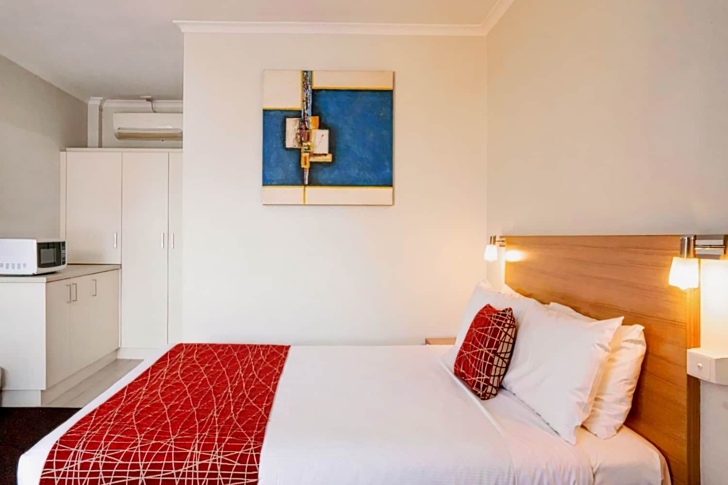 Admiralty Inn
