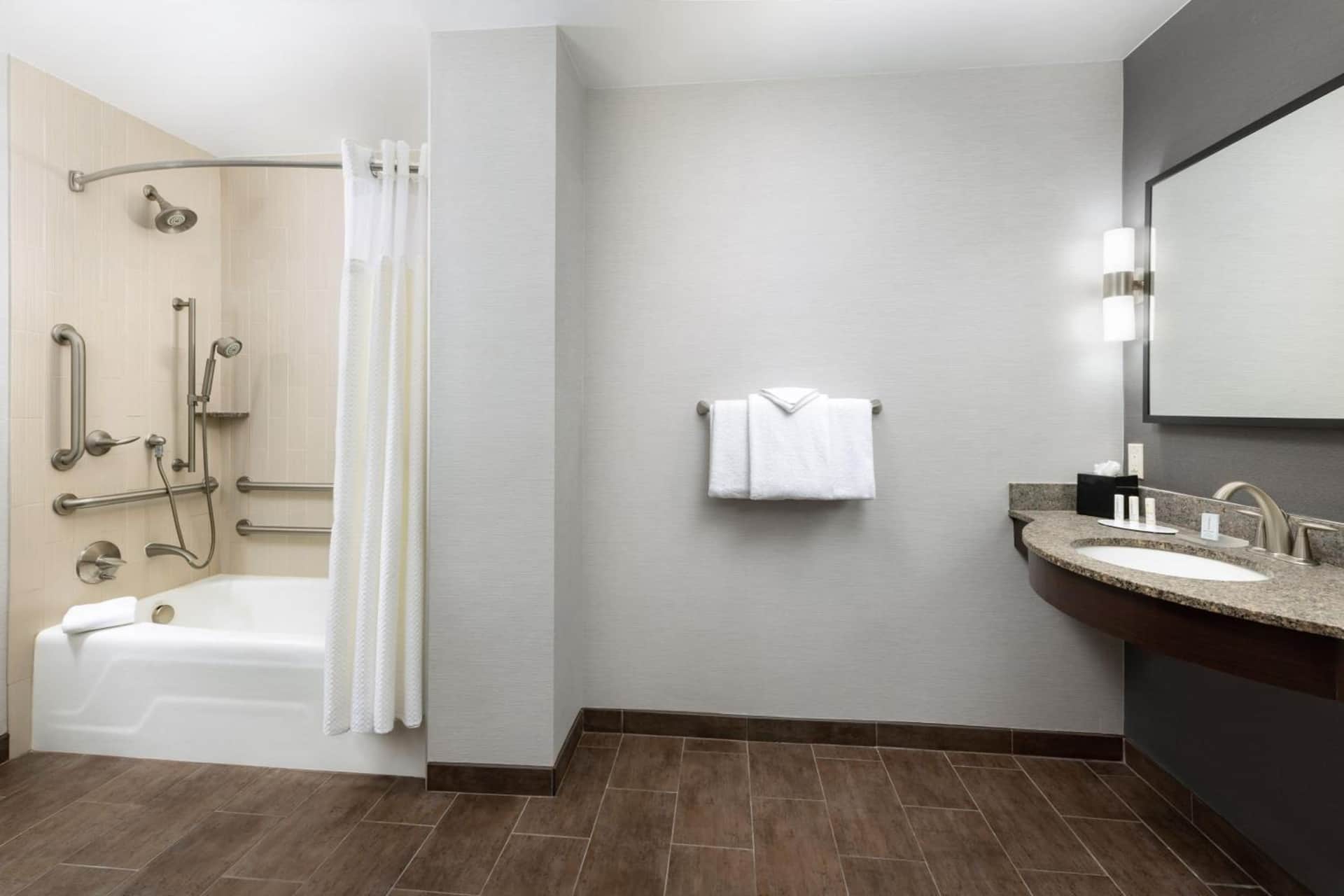 Courtyard by Marriott Los Angeles Woodland Hills