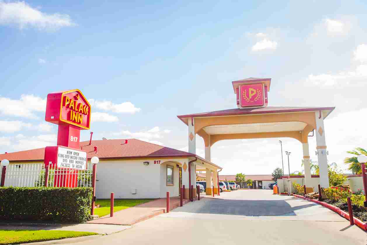 Palace Inn Pasadena @ TX-225 & Richey St