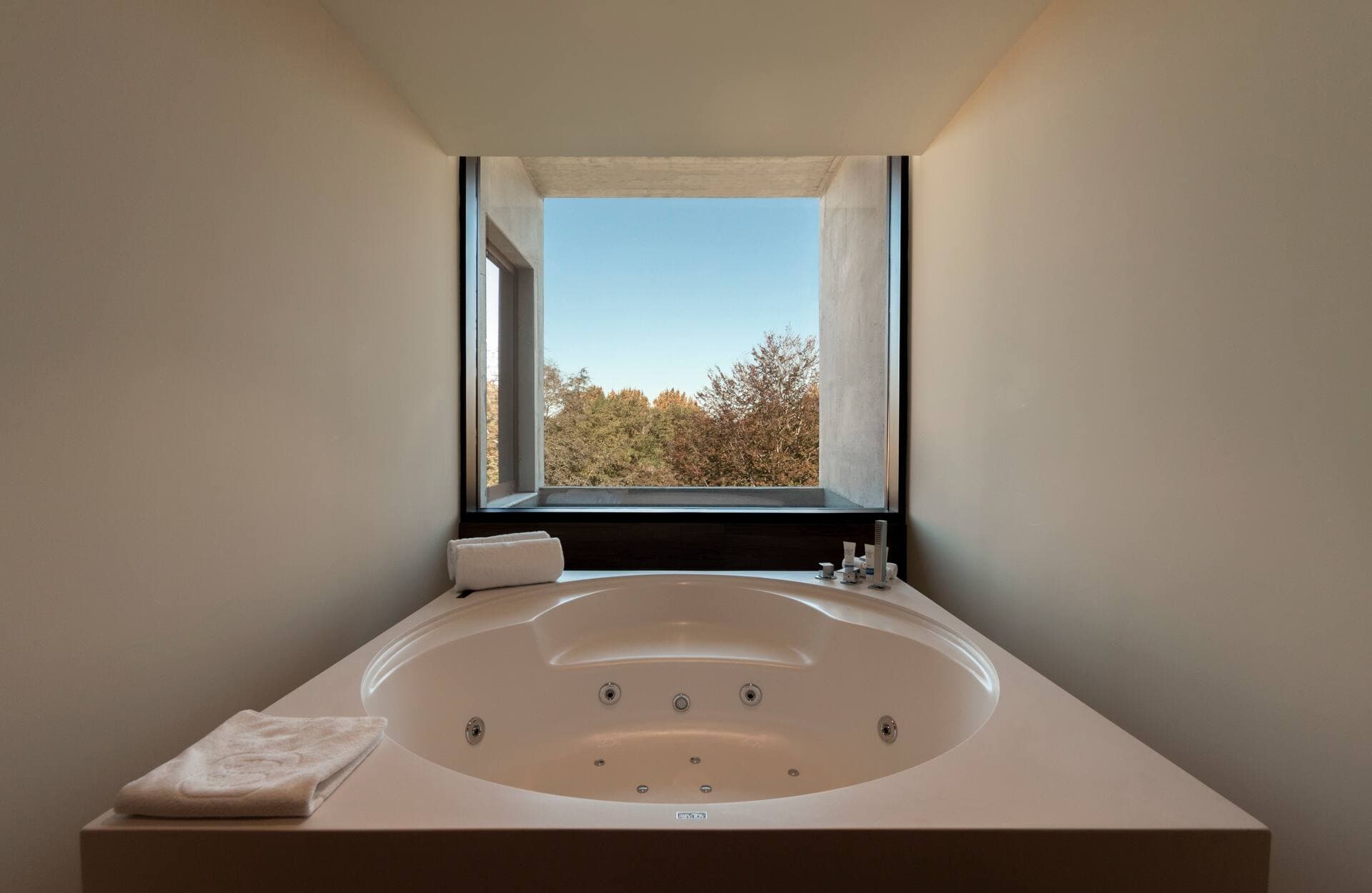 Boeira Garden Hotel Porto Gaia, Curio Collection by Hilton