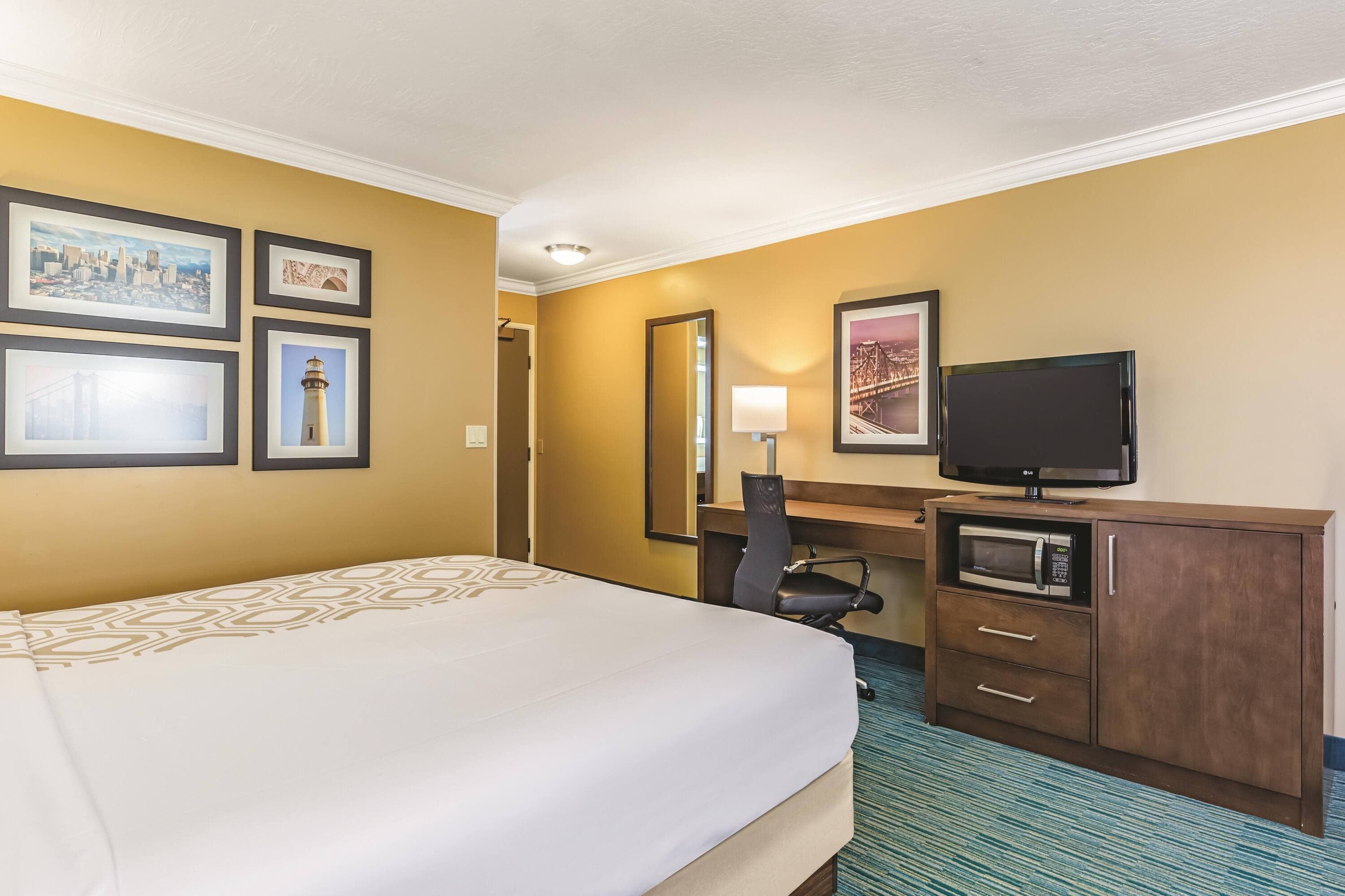 La Quinta Inn & Suites by Wyndham San Francisco Airport West