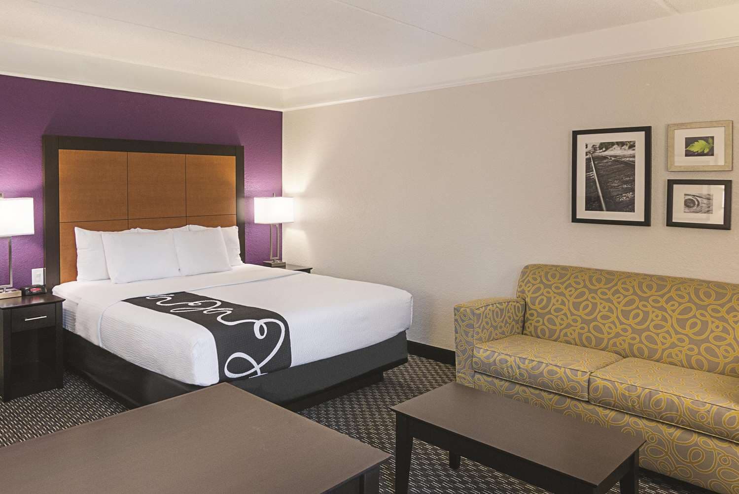 La Quinta Inn & Suites by Wyndham Orlando Airport at Gateway Village