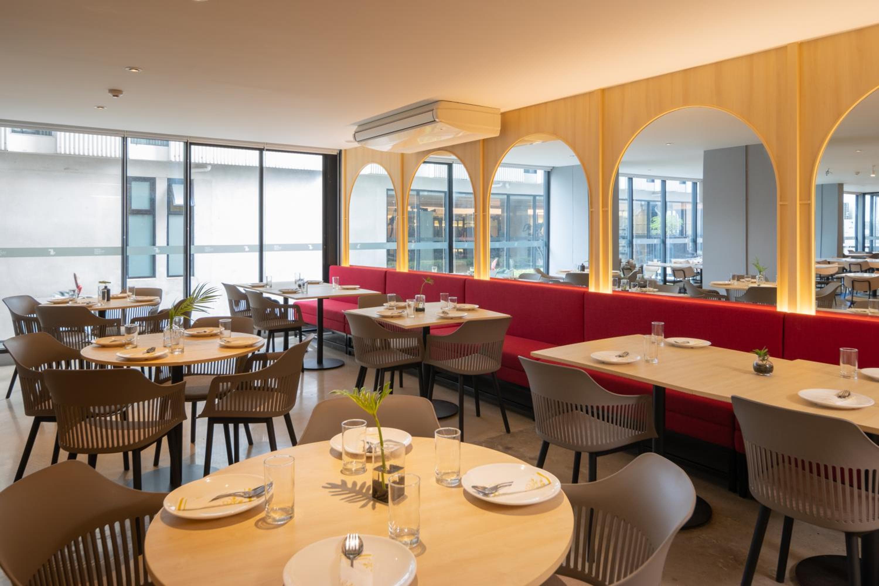 Blue Hippo & Red Crocodile Hotel