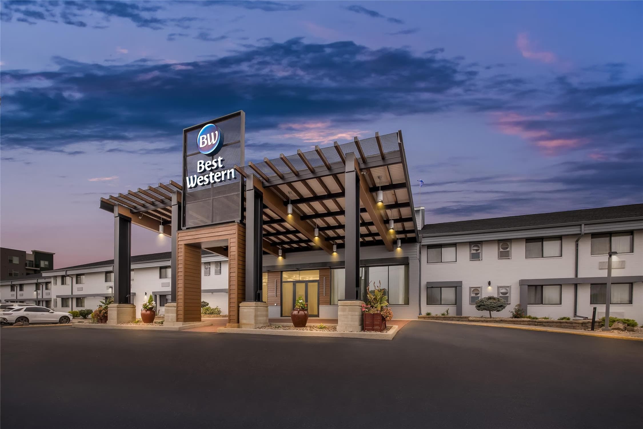 Best Western West Towne Suites
