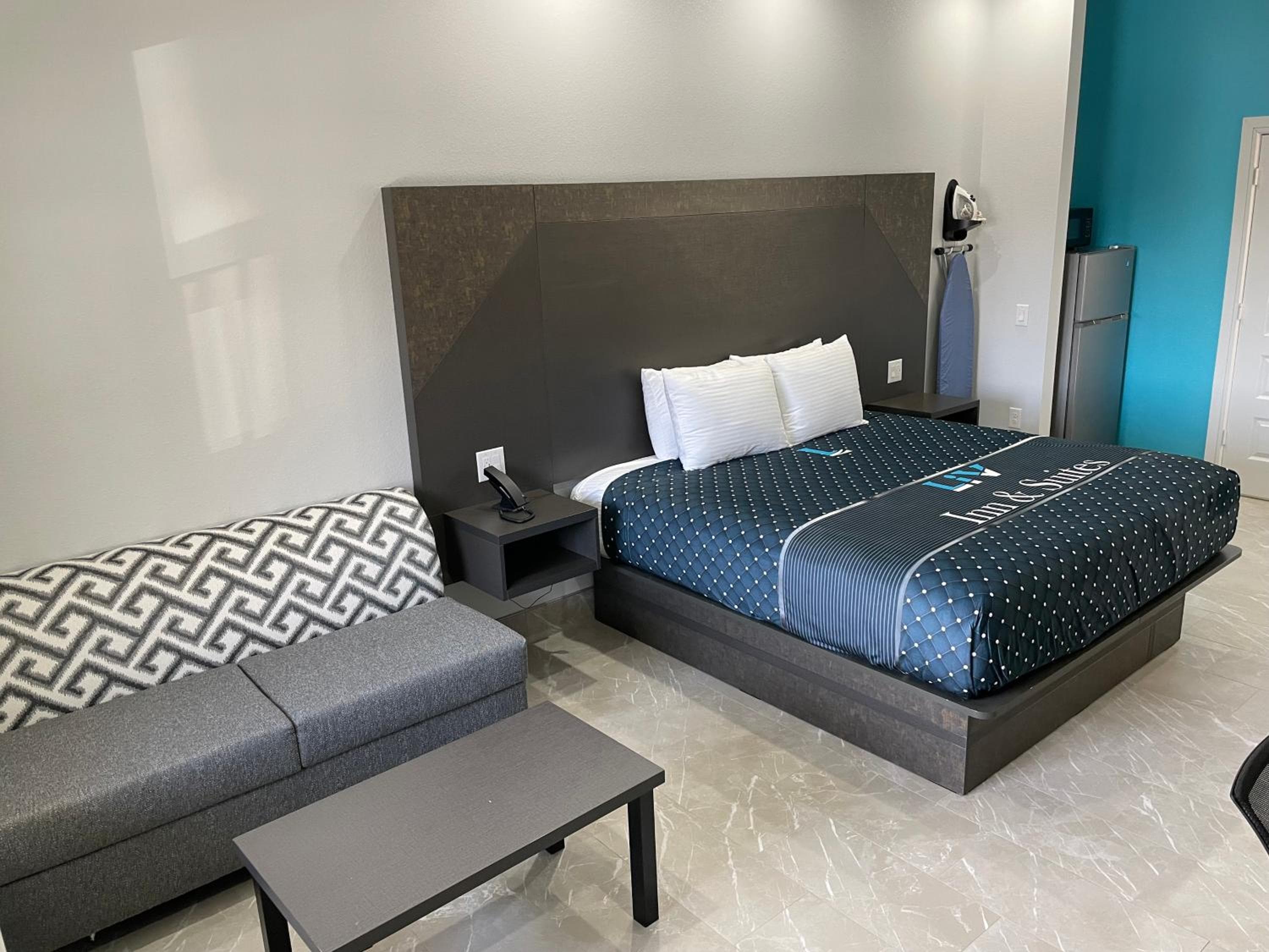 LiV Inn & Suites Houston