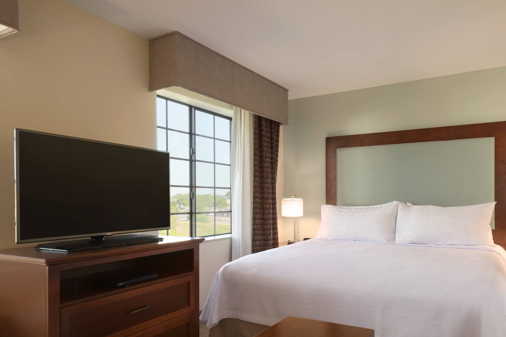 Homewood Suites by Hilton Jacksonville Deerwood Park