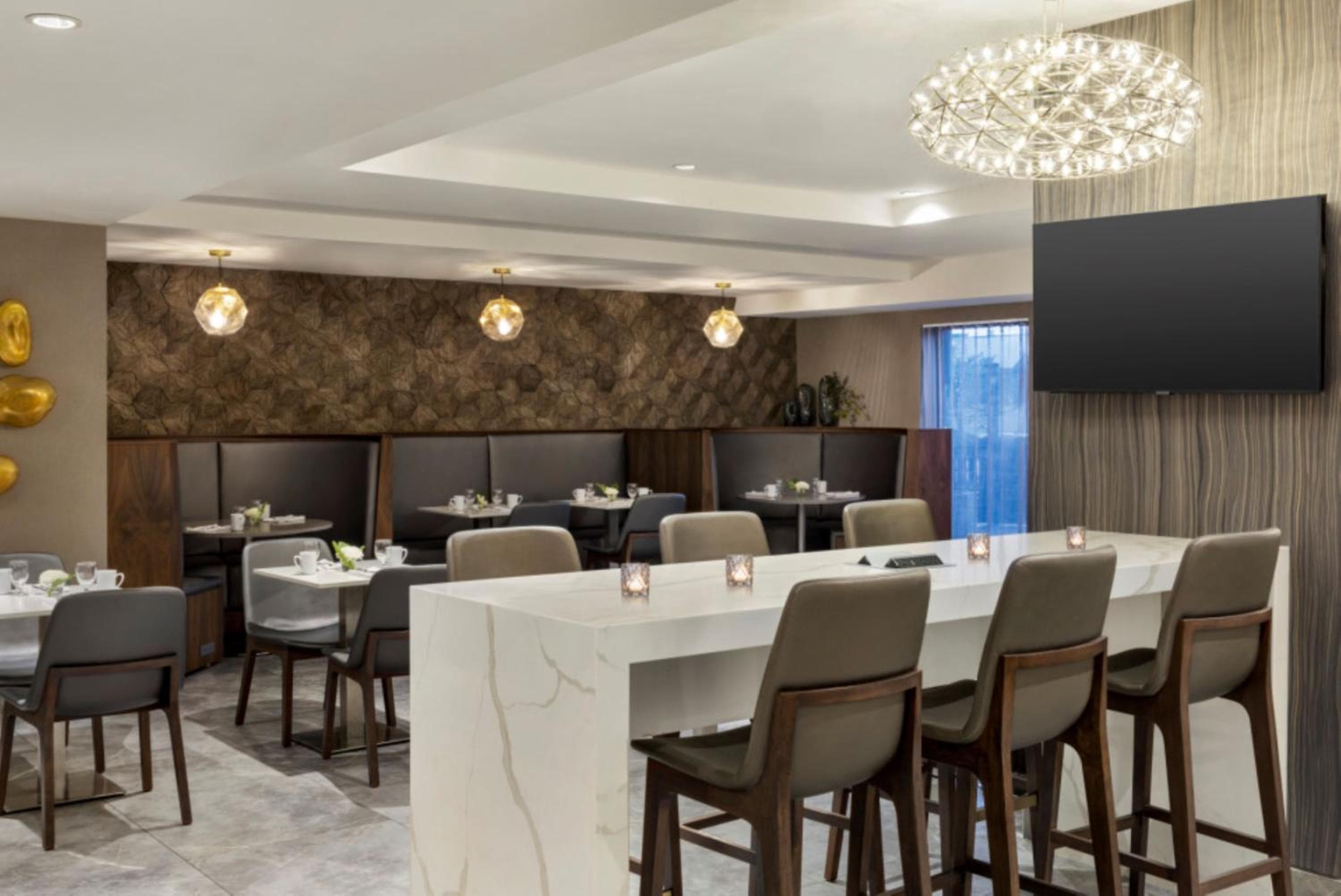 Crowne Plaza Toronto Airport by IHG