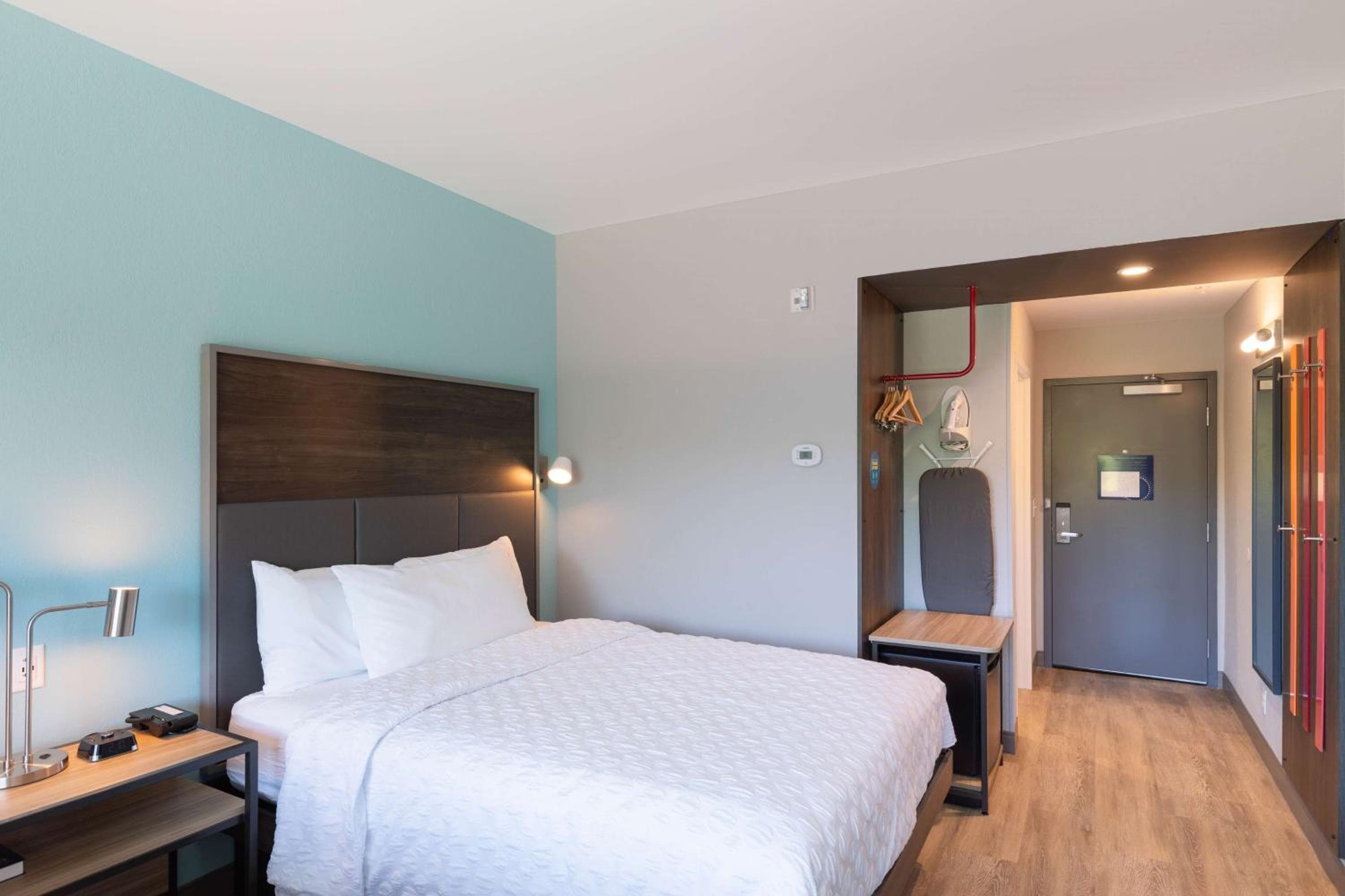 Tru by Hilton Eugene