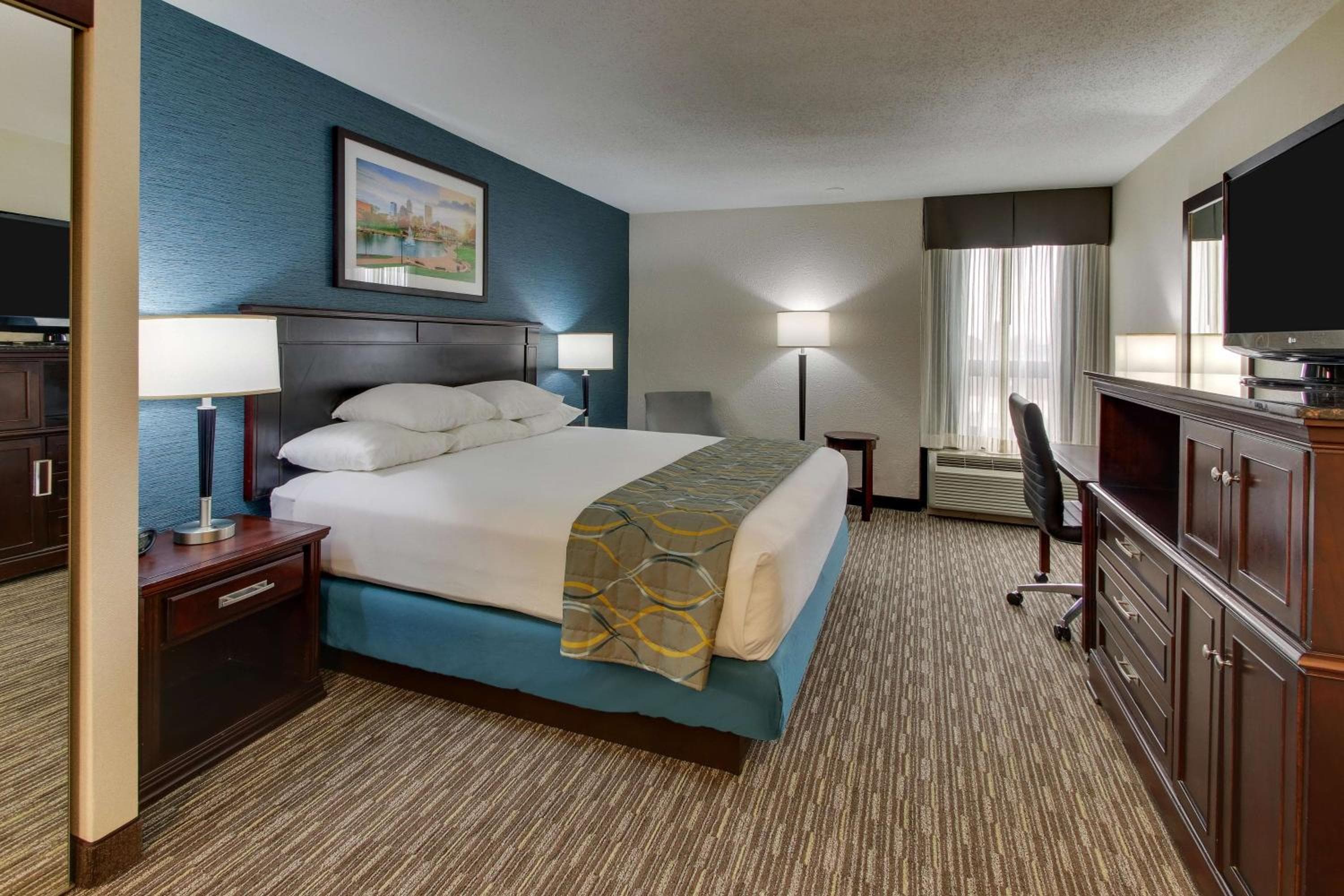 Best Western PLUS INDIANAPOLIS NORTH AT PYRAMIDS