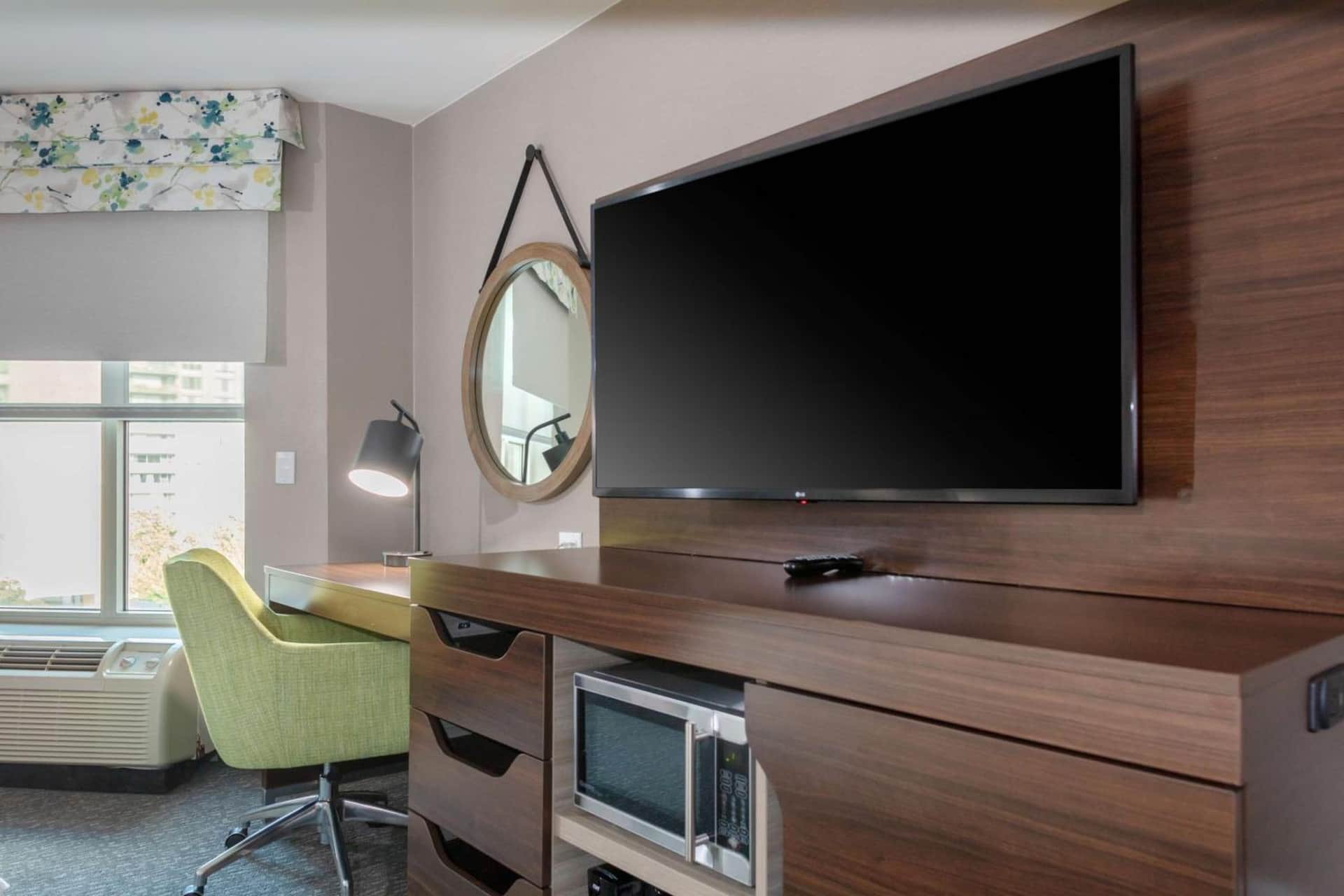 Hampton Inn & Suites Arlington Crystal City DCA