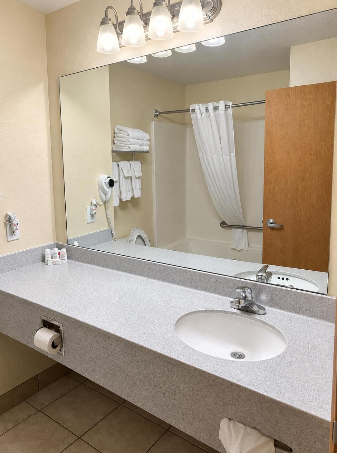 Express Inn and Suites - Greendale